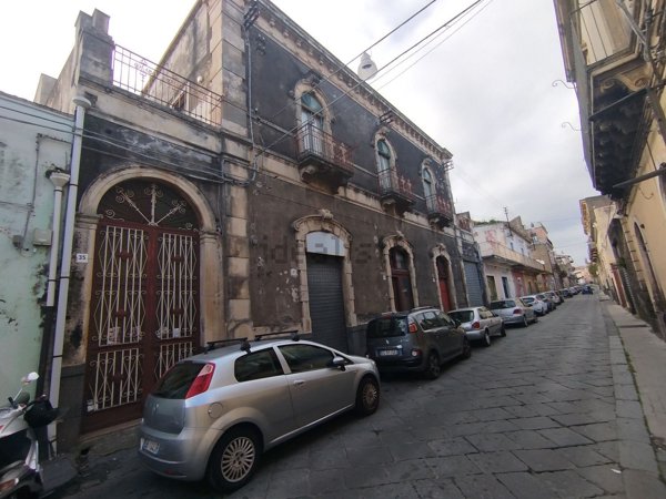 esavano in vendita ad Acireale