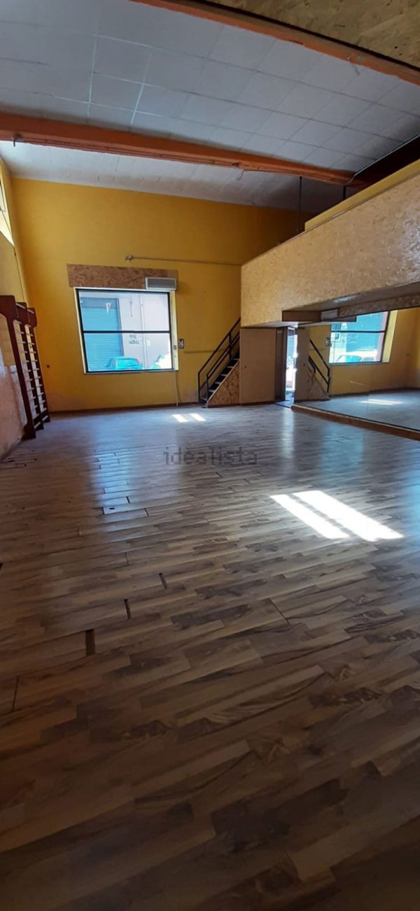 locale commerciale in vendita ad Acireale