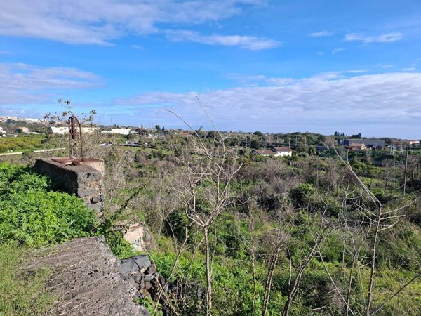 terreno agricolo in vendita ad Acireale in zona Aci Platani