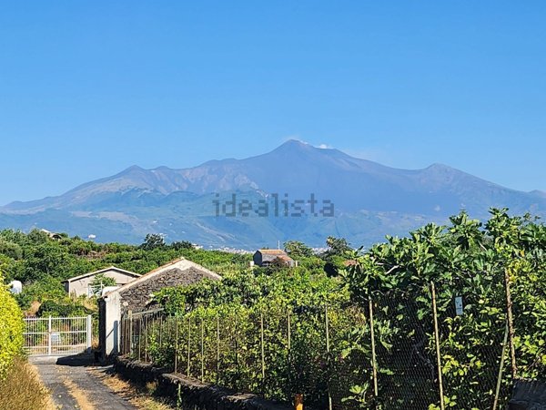 appartamento in vendita ad Acireale in zona Stazzo