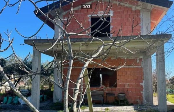 pentavano in vendita ad Acireale in zona Pennisi