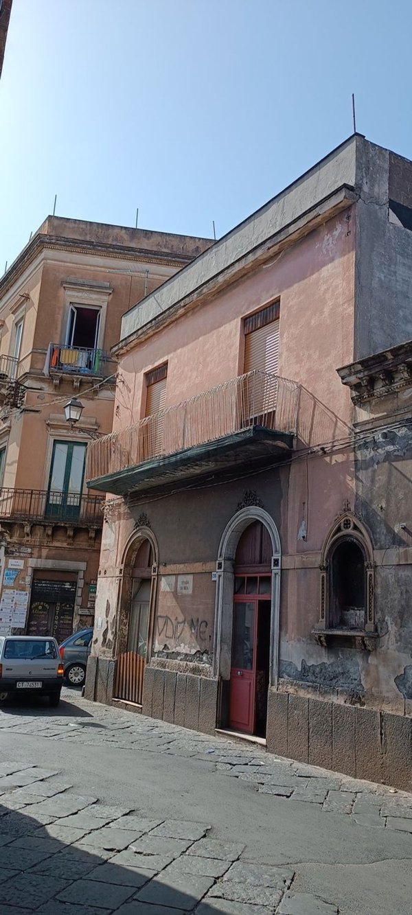 casa indipendente in vendita ad Acireale in zona Centro Storico