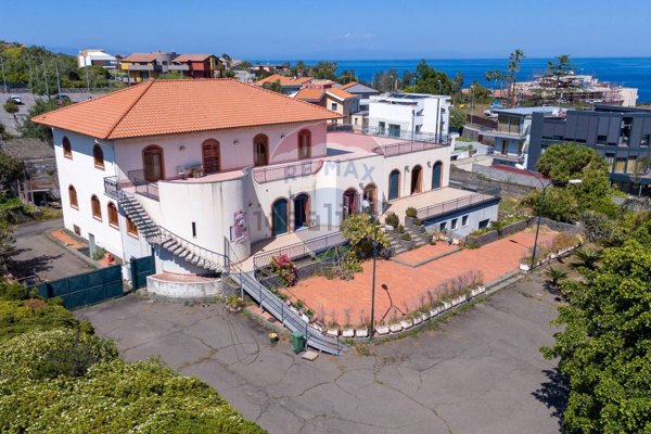 casa indipendente in vendita ad Acireale in zona Capo Mulini