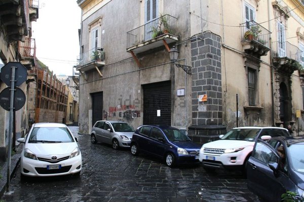 negozio in vendita ad Acireale in zona Centro Storico