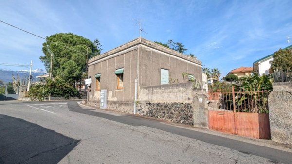 casa indipendente in vendita ad Acireale in zona Stazzo