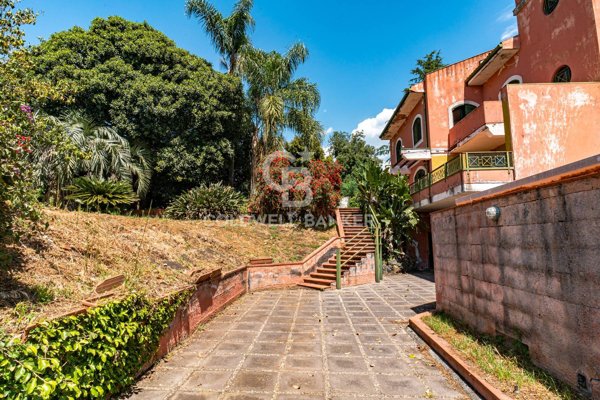 casa indipendente in vendita ad Acireale in zona Pennisi