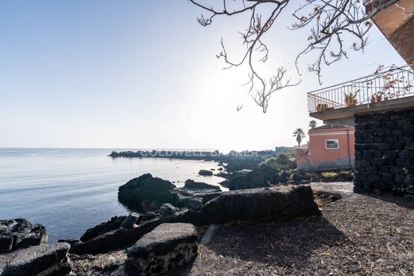 appartamento in vendita ad Acireale in zona Pozzillo