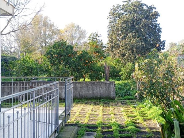 appartamento in vendita ad Acireale in zona Pennisi