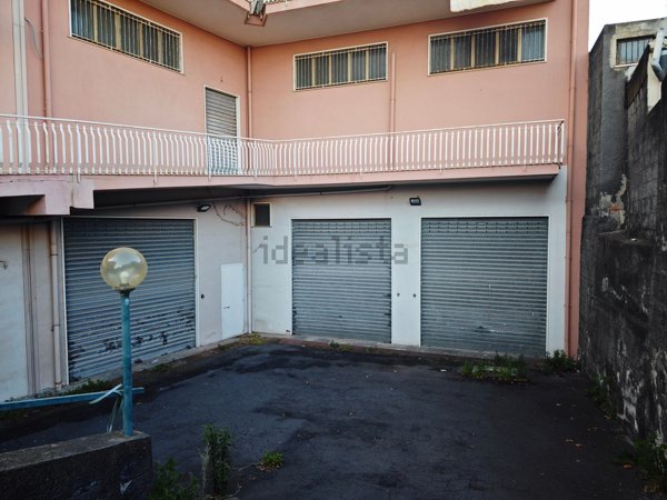 locale di sgombero in vendita ad Acireale