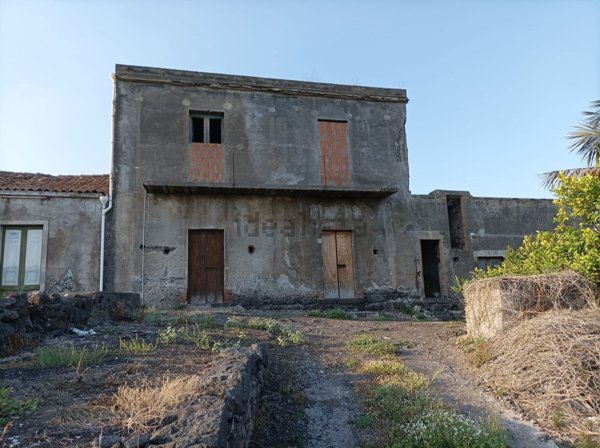 appartamento in vendita ad Acireale in zona Scillichenti