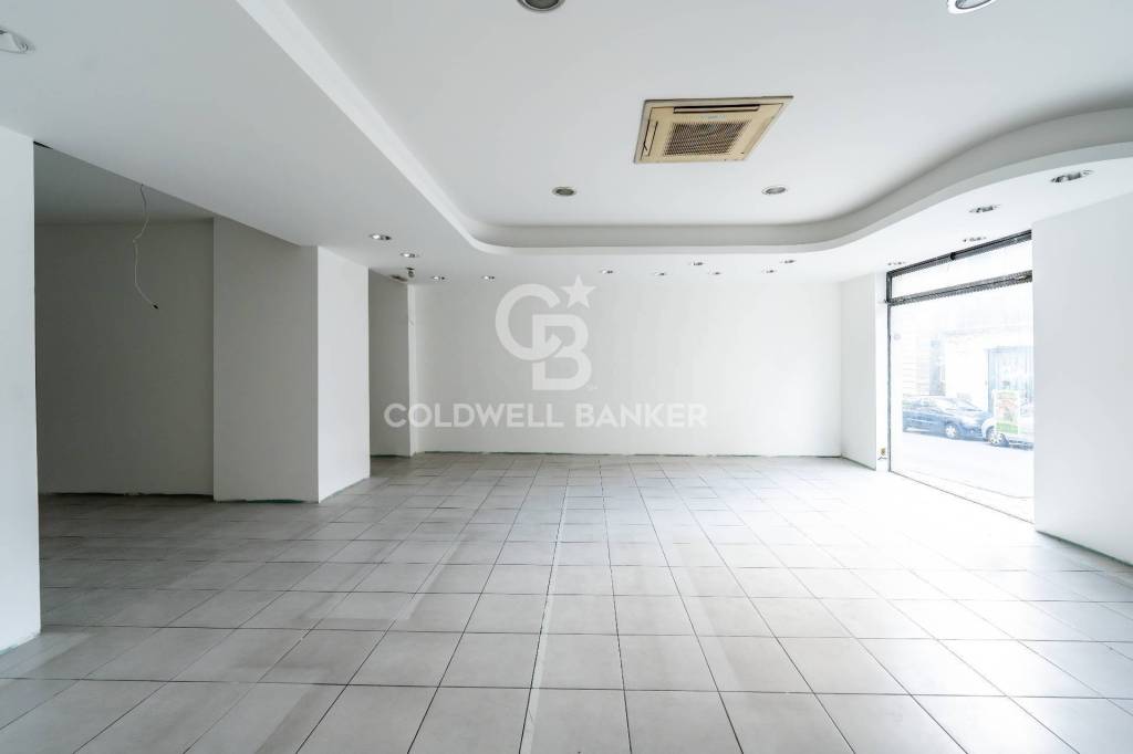 negozio in vendita ad Acireale