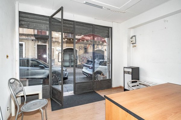 locale commerciale in vendita ad Acireale