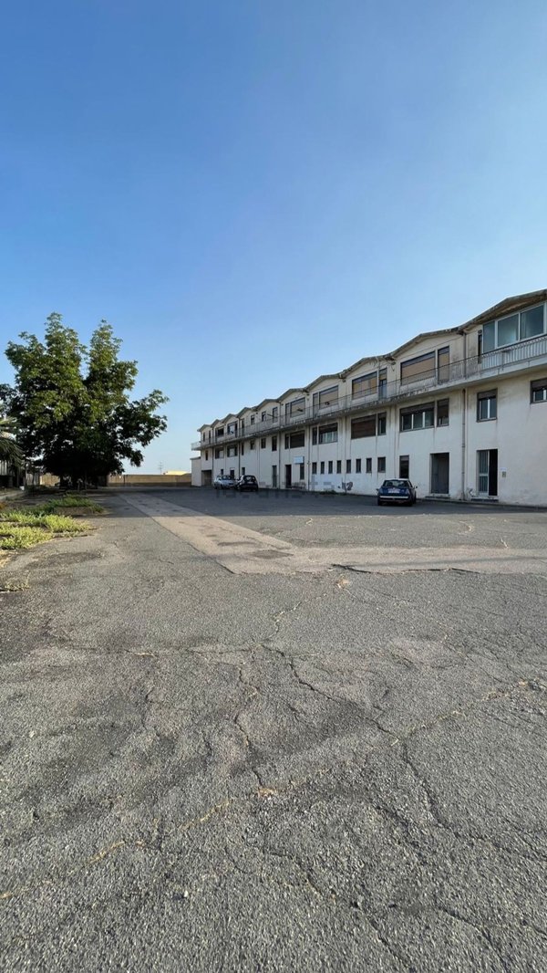 capannone in vendita ad Acireale