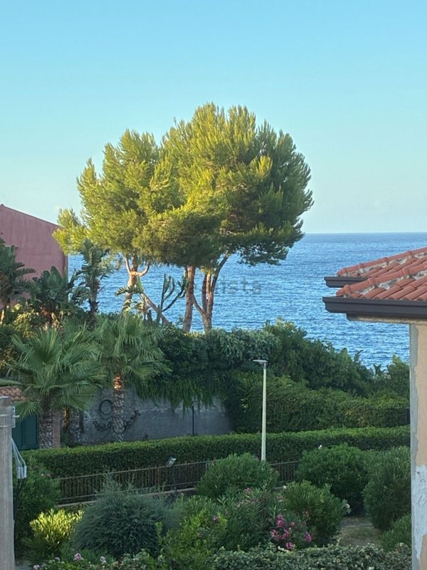 appartamento in vendita ad Acireale in zona Pozzillo