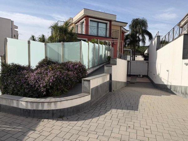 casa indipendente in vendita ad Acireale