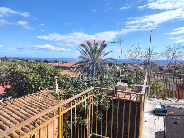 casa indipendente in vendita ad Acireale in zona Guardia