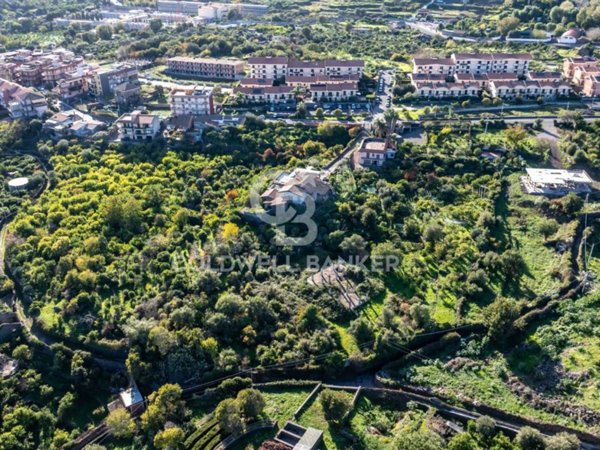 terreno agricolo in vendita ad Acireale in zona Aci Platani