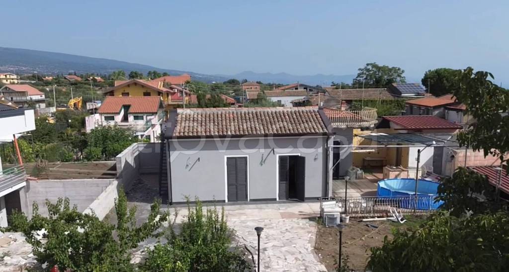 villa in vendita ad Acireale in zona Piano d'Api