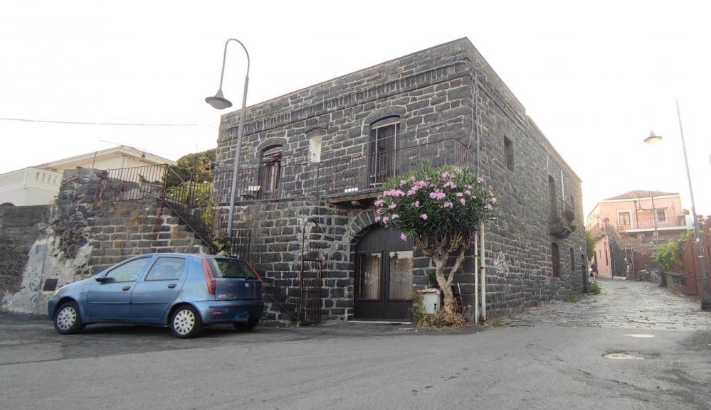casa indipendente in vendita ad Acireale in zona Santa Tecla