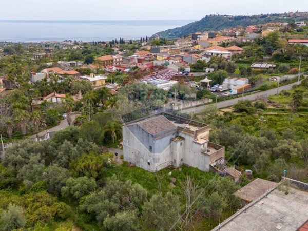 casa indipendente in vendita ad Acireale in zona Centro Storico