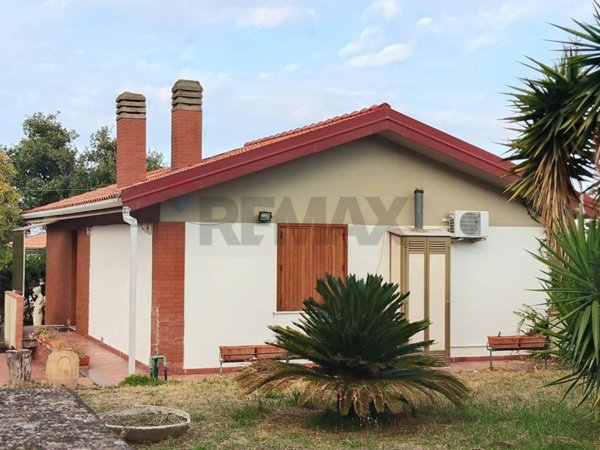 casa indipendente in vendita ad Acireale in zona Pennisi