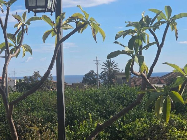 appartamento in vendita ad Acireale in zona Pozzillo