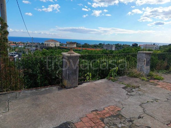casa indipendente in vendita ad Acireale in zona Santa Tecla