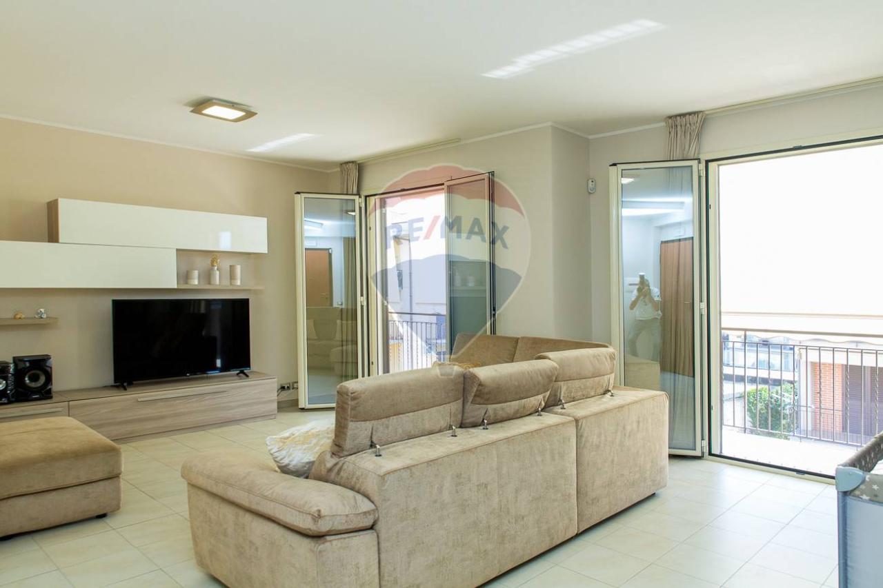 appartamento in vendita ad Acireale in zona Pennisi