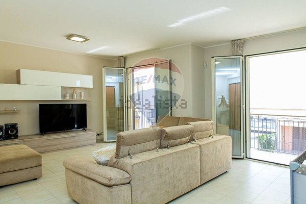 appartamento in vendita ad Acireale in zona Pennisi