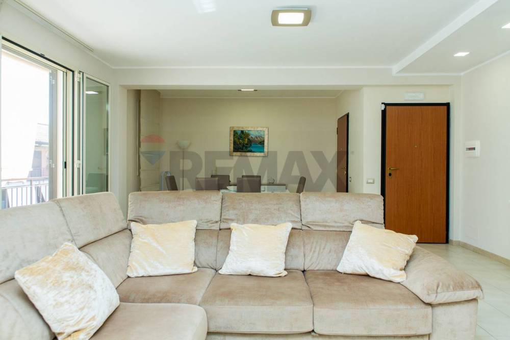 appartamento in vendita ad Acireale in zona Pennisi