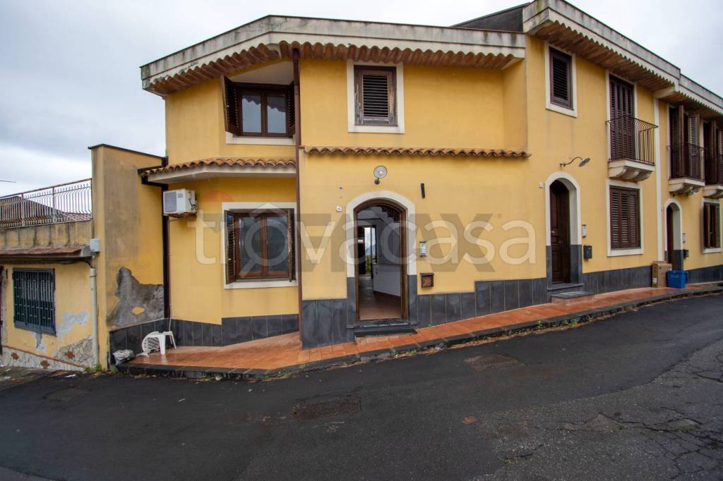 casa indipendente in vendita ad Acireale