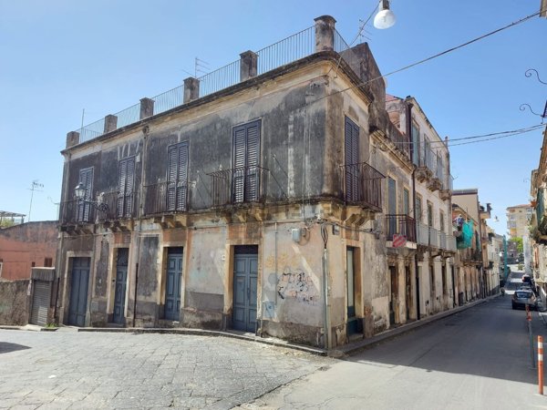 casa indipendente in vendita ad Acireale in zona Centro Storico