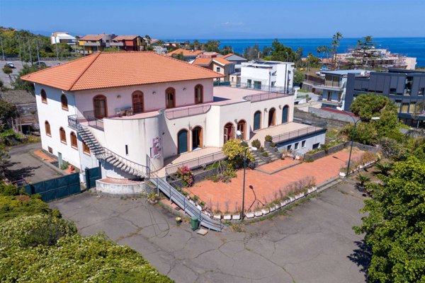 villa in vendita ad Acireale in zona Capo Mulini