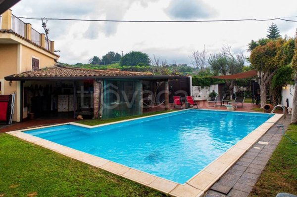 casa indipendente in vendita ad Acireale