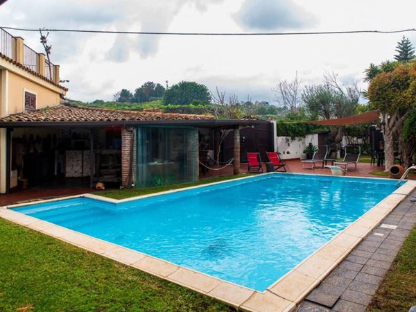 casa indipendente in vendita ad Acireale