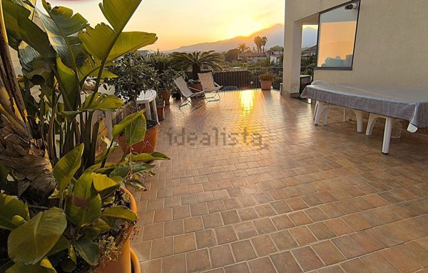 appartamento in vendita ad Acireale in zona Stazzo