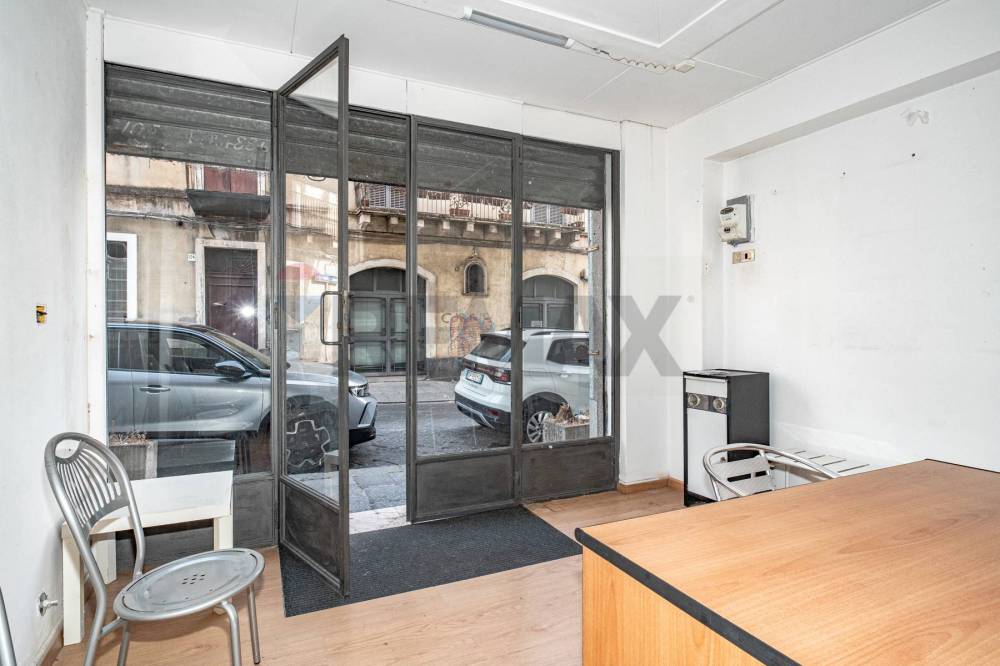 locale commerciale in vendita ad Acireale