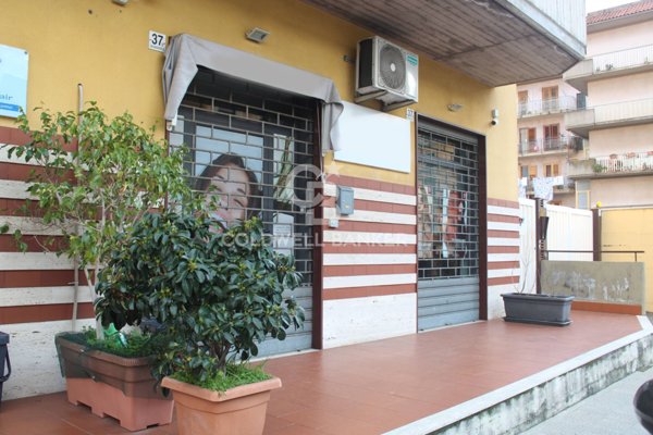 negozio in vendita ad Acireale