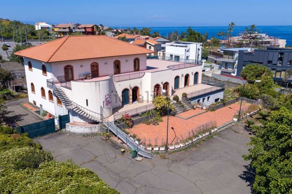 casa indipendente in vendita ad Acireale in zona Capo Mulini