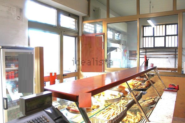 locale commerciale in vendita ad Acireale