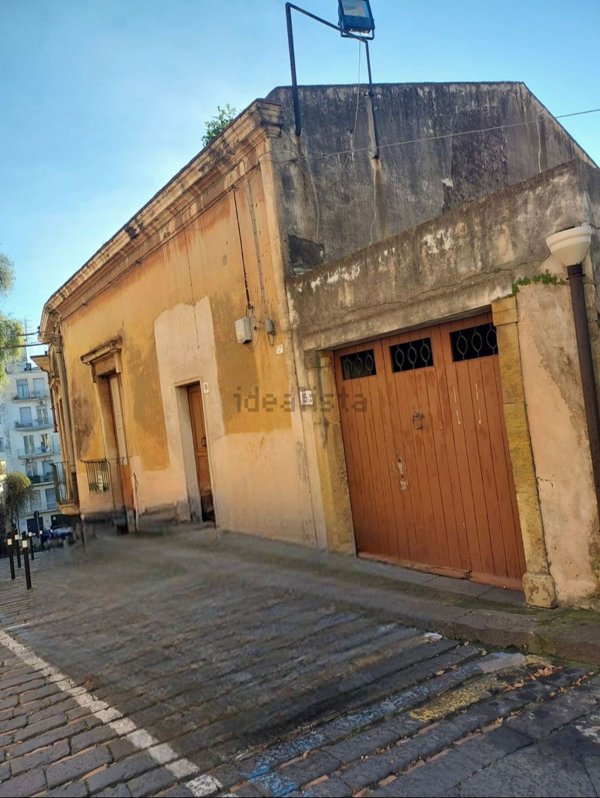 casa indipendente in vendita ad Acireale in zona Centro Storico
