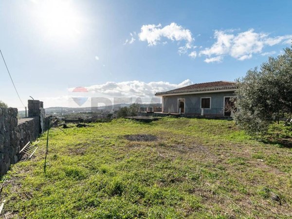 casa indipendente in vendita ad Acireale