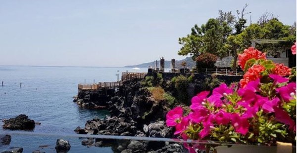 casa indipendente in vendita ad Acireale in zona Santa Tecla