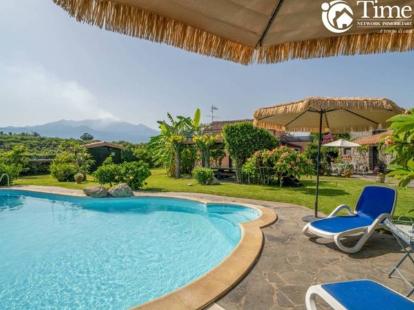 casa indipendente in vendita ad Acireale in zona Stazzo