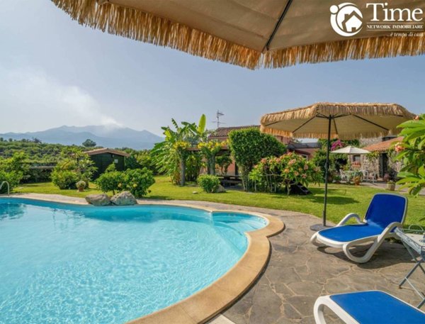 casa indipendente in vendita ad Acireale in zona Pozzillo