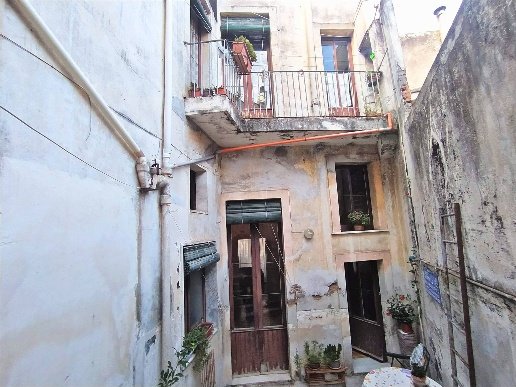casa indipendente in vendita ad Acireale in zona Centro Storico