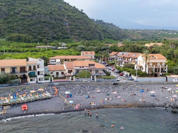 casa indipendente in vendita ad Acireale in zona Santa Tecla