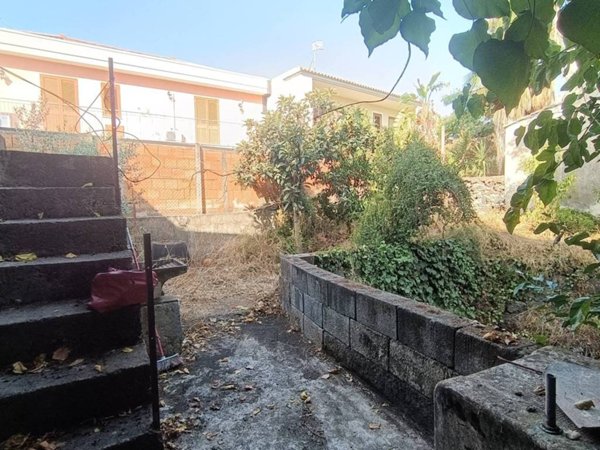 casa semindipendente in vendita ad Acireale in zona Guardia