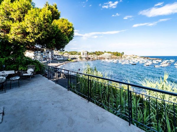 casa indipendente in vendita ad Acireale in zona Santa Caterina