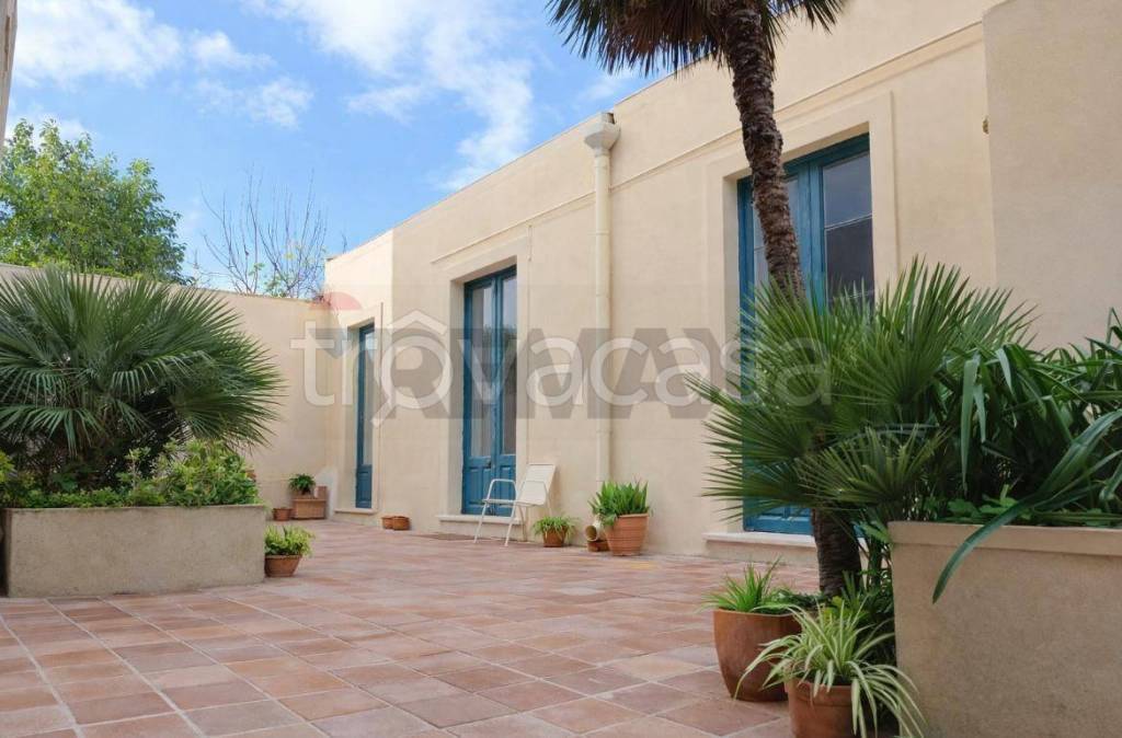 casa indipendente in vendita ad Acireale in zona Centro Storico